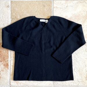 Wool boxy sweater Womens L Black Wool blend V neck Classic Preppy Academia Basic